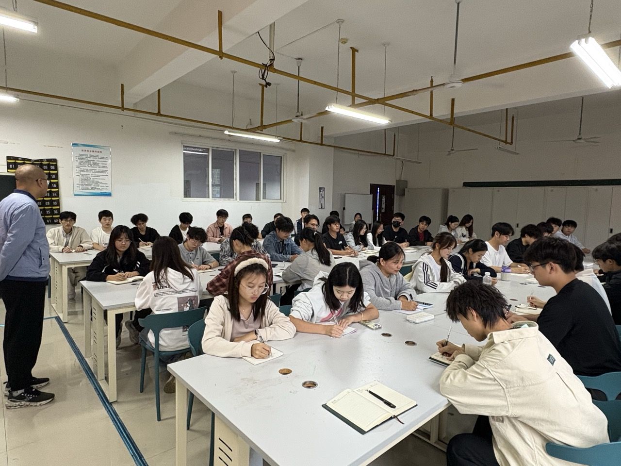 1760579730771137.jpeg 1e7de36a5e81a11f40452d998d68e256大.jpeg