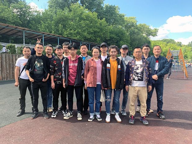 海外实习的计算机学子合影.jpg