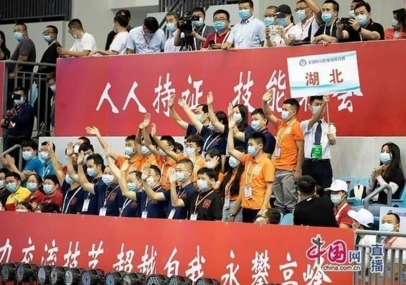 国赛开幕式——湖北参赛队的指导老师和领队_副本.jpg