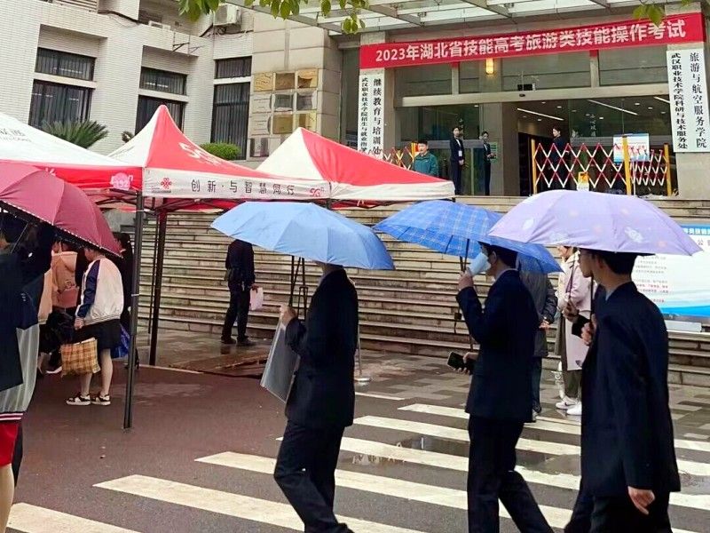 2023.4.27 我院圆满完成2023年技能高考技能考试送考护考工作4_副本.jpg