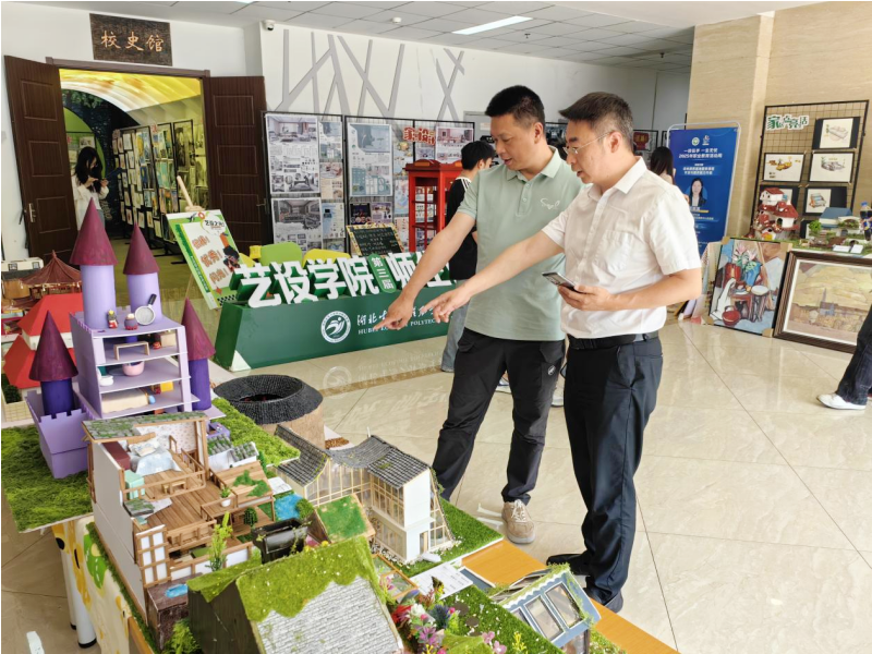 企业导师来校参加技能周活动照片（1）.png