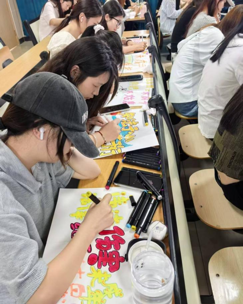 “顾家家居”手绘POP校赛顺利完赛照片（3）.png