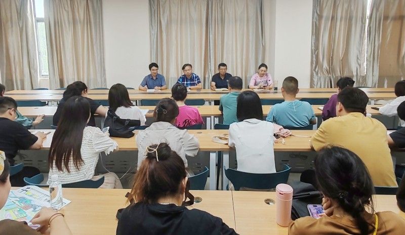 学院召开第六次工作例会照片（1）.jpg