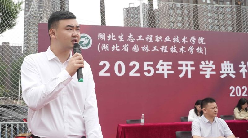 20250926中职开学典礼暨军训汇报表演41_副本.jpg