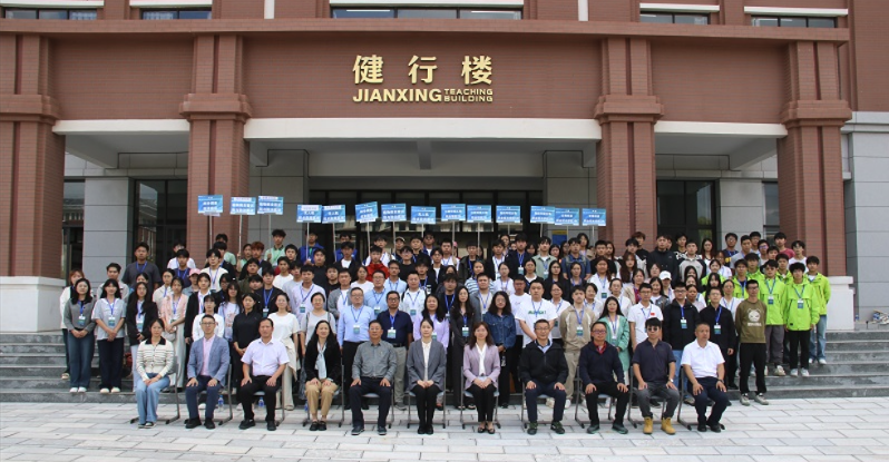 1761182234664305.png 南方比赛合影.png