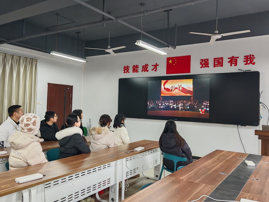 汲取榜样力量 砥砺奋斗初心.jpg