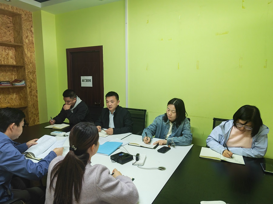 人工智能学院召开行政办公会 - 副本.jpg