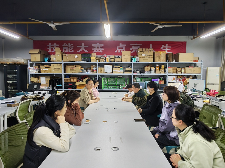 软件工程教研室召开展示课专题会 - 副本.png