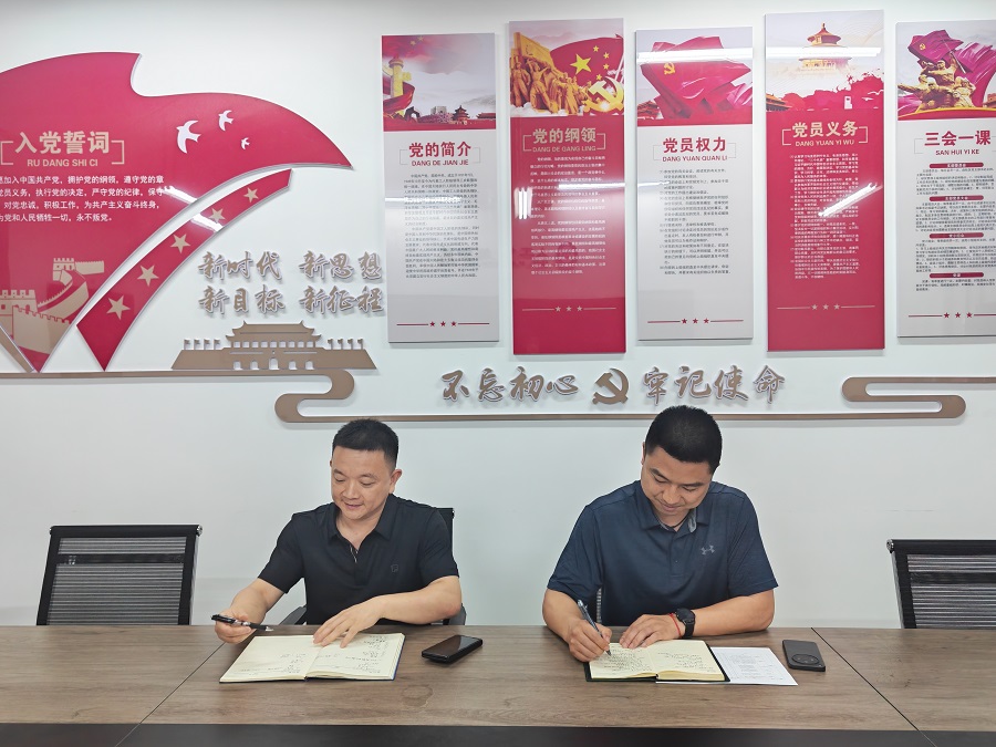 我院召开本学期学生工作专题座谈会1 - 副本.jpg