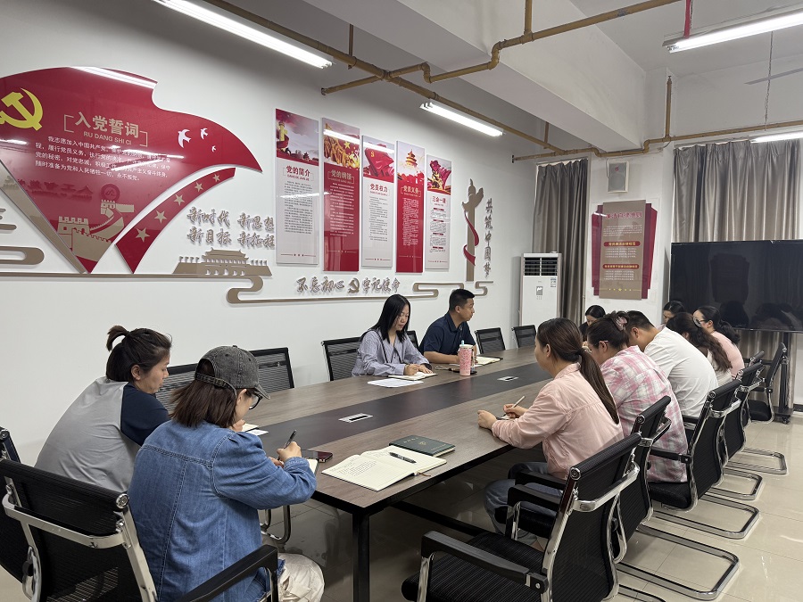 我院召开5月辅导员工作例会1 - 副本.png