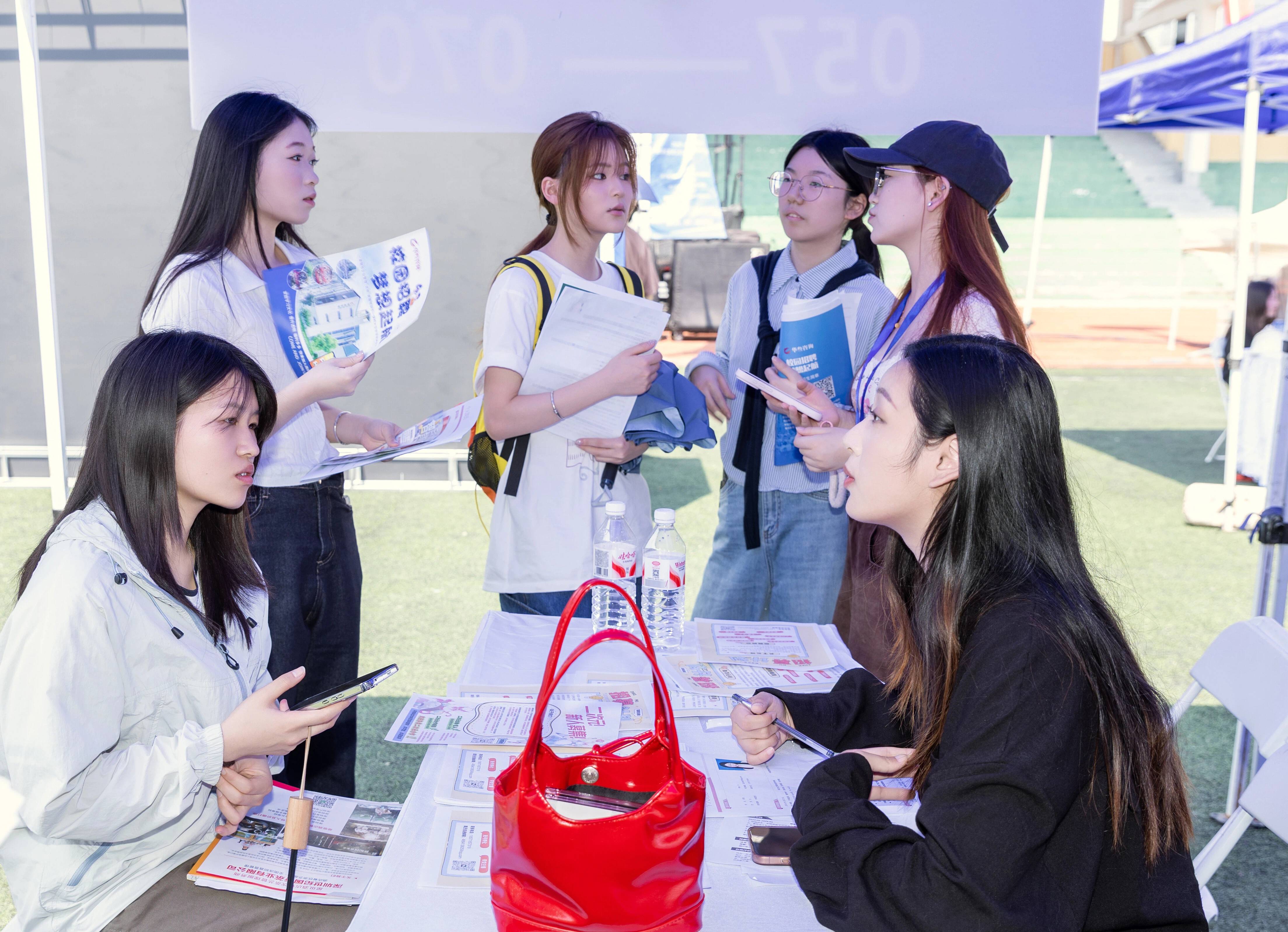 招聘会4 (1).jpg